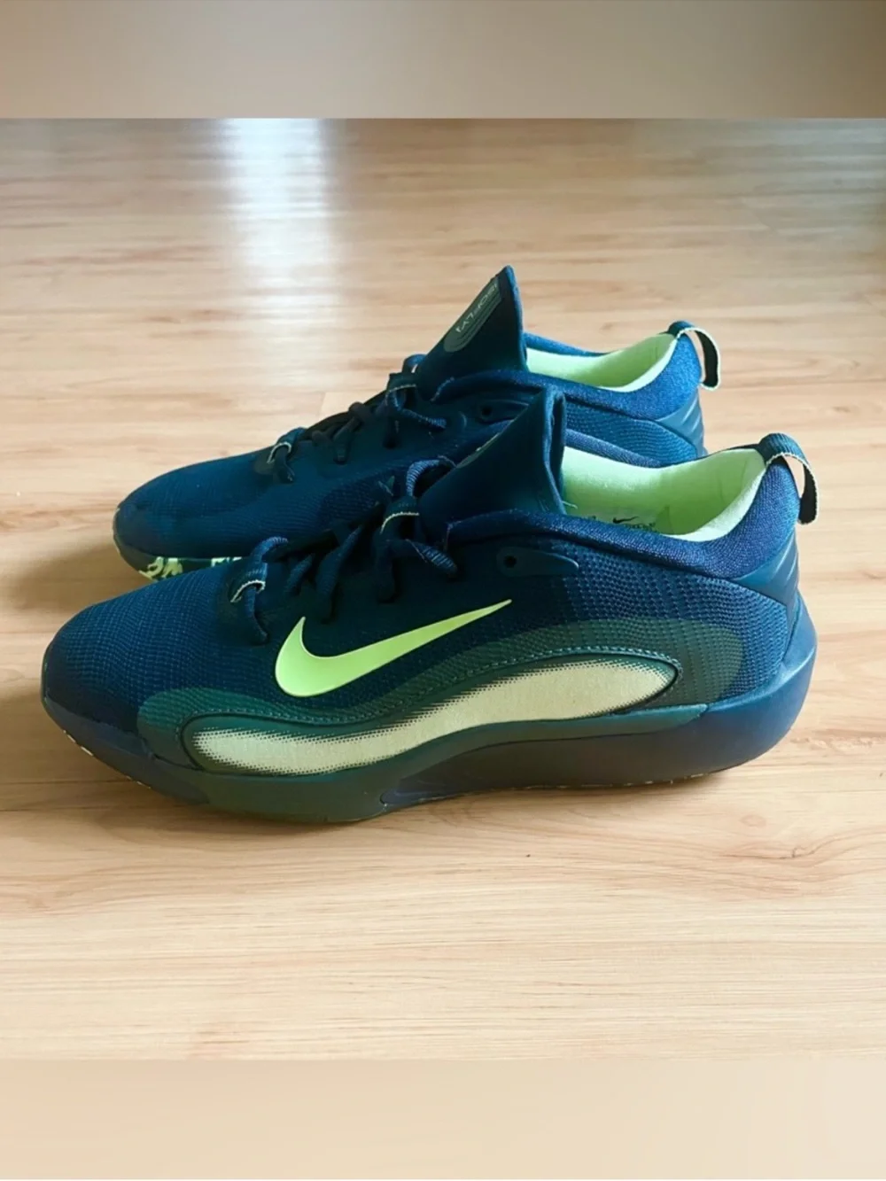 Nike Isofly GS Navy Blue Green Kid Size 6.5Y or 8 Womens Sneakers Shoes